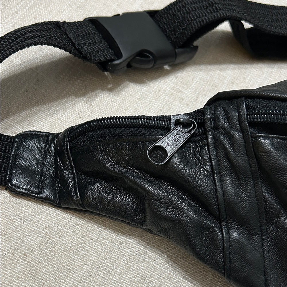Vintage Fanny Pack Black Leather Waist Crossbody Y2K 90’s Travel - Picture 4 of 11